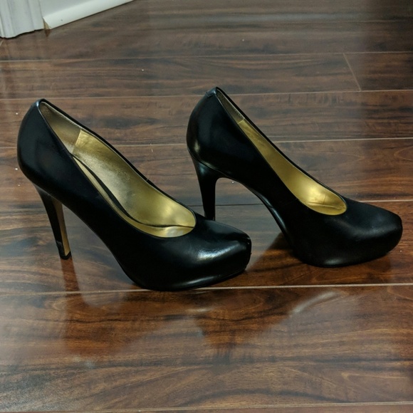 Heels - Picture 2 of 3